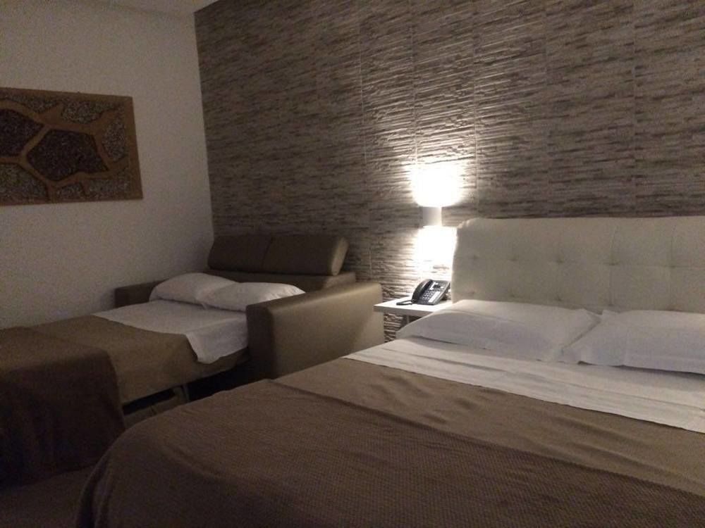 Domus Castroni Pompeo Magno Bed & Breakfast Rome Exterior photo