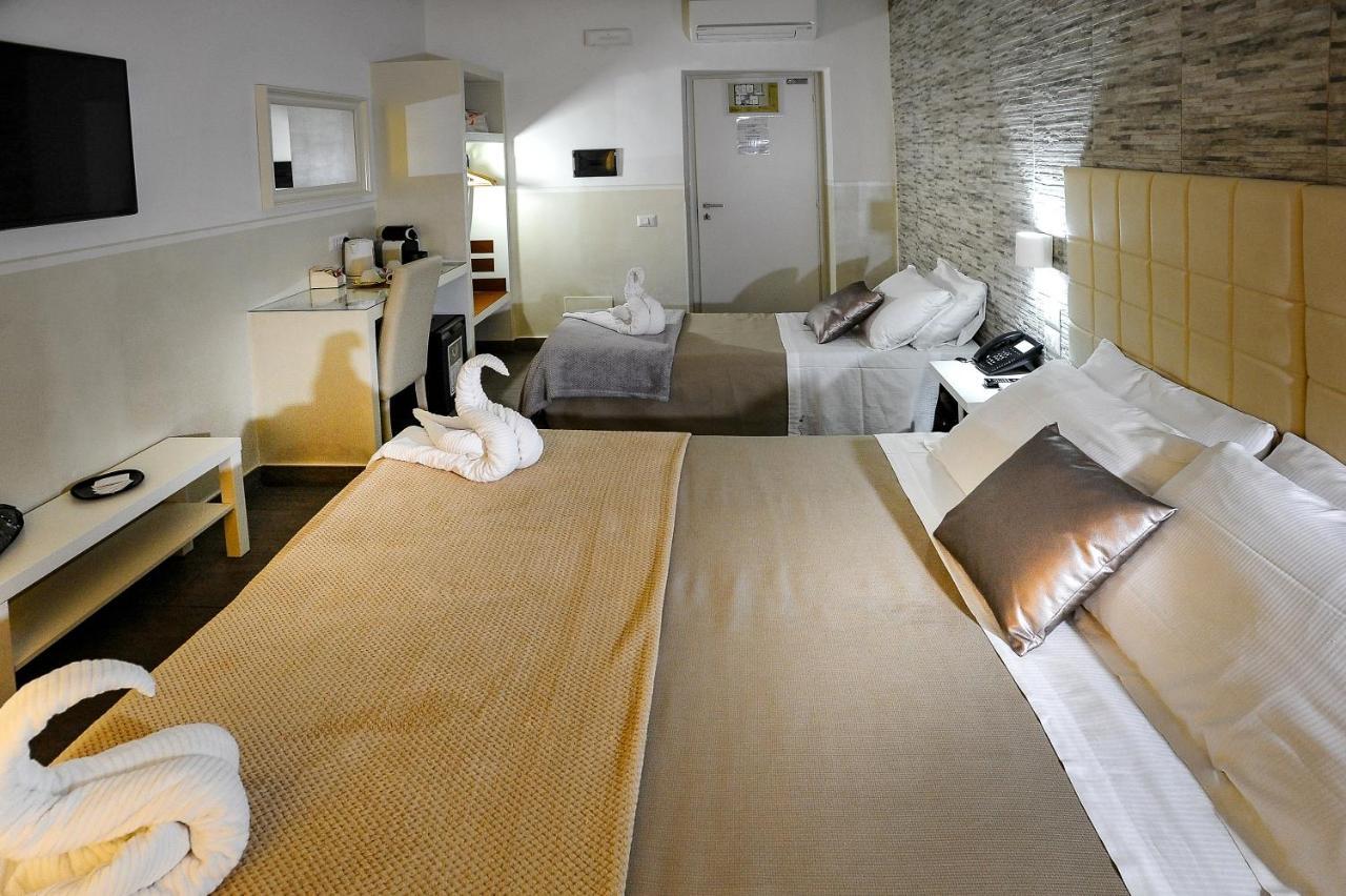 Domus Castroni Pompeo Magno Bed & Breakfast Rome Exterior photo